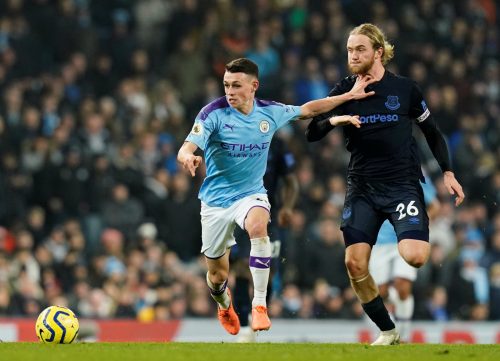 Everton: Many fans frustrated by Tom Davies performance during Man City defeat