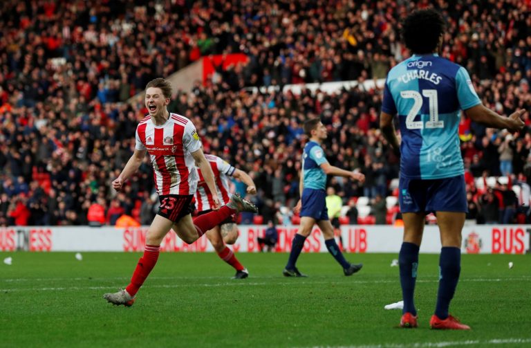 Sunderland: Lee Johnson gives worrying injury update on Denver Hume