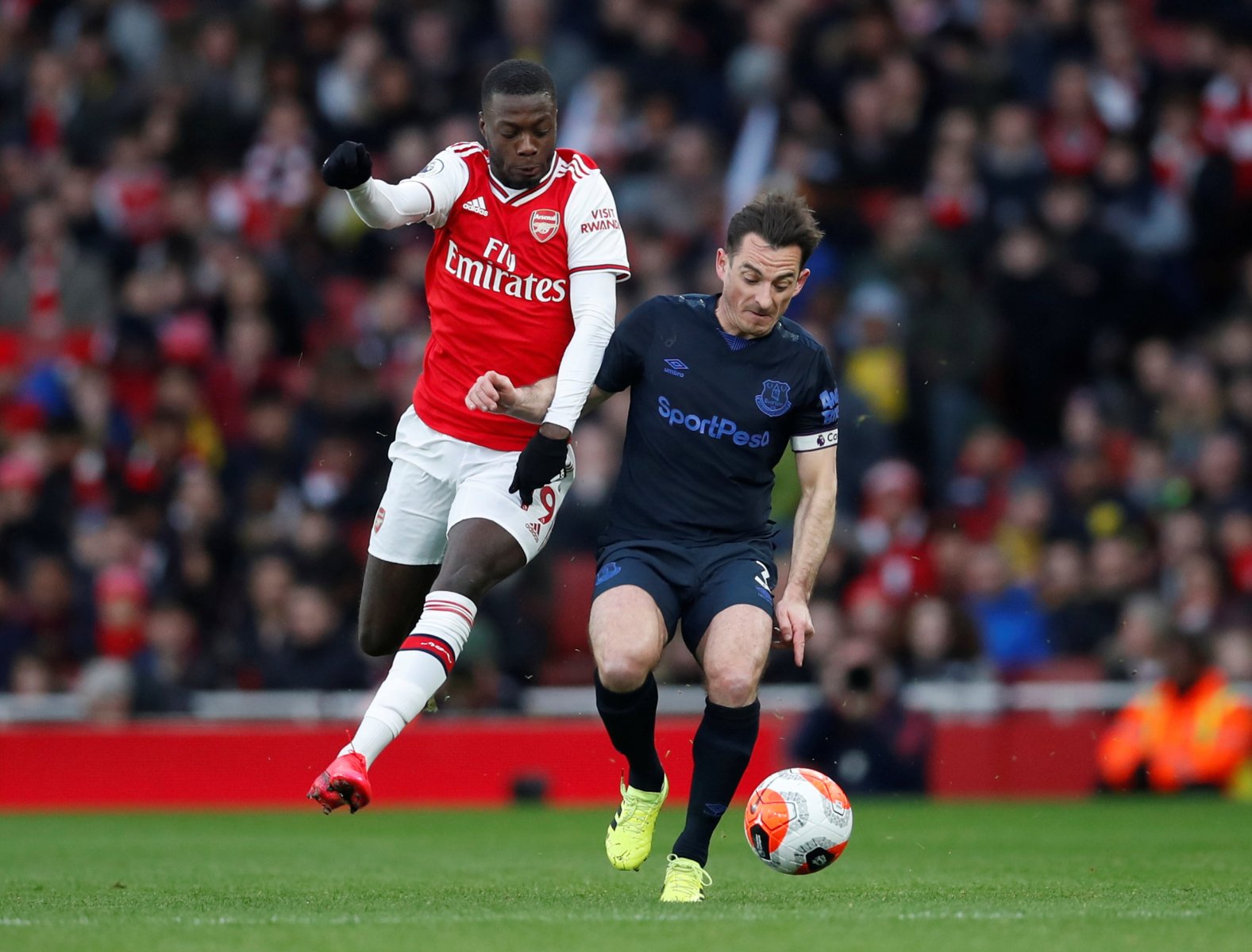 Everton: Fans applaud Leighton Baines’ showing against Arsenal