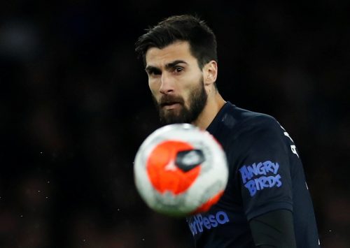 Everton: Fans welcome back Andre Gomes as he returns to first-team action during Arsenal defeat