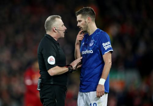 Everton: Fans discuss Morgan Schneiderlin’s future