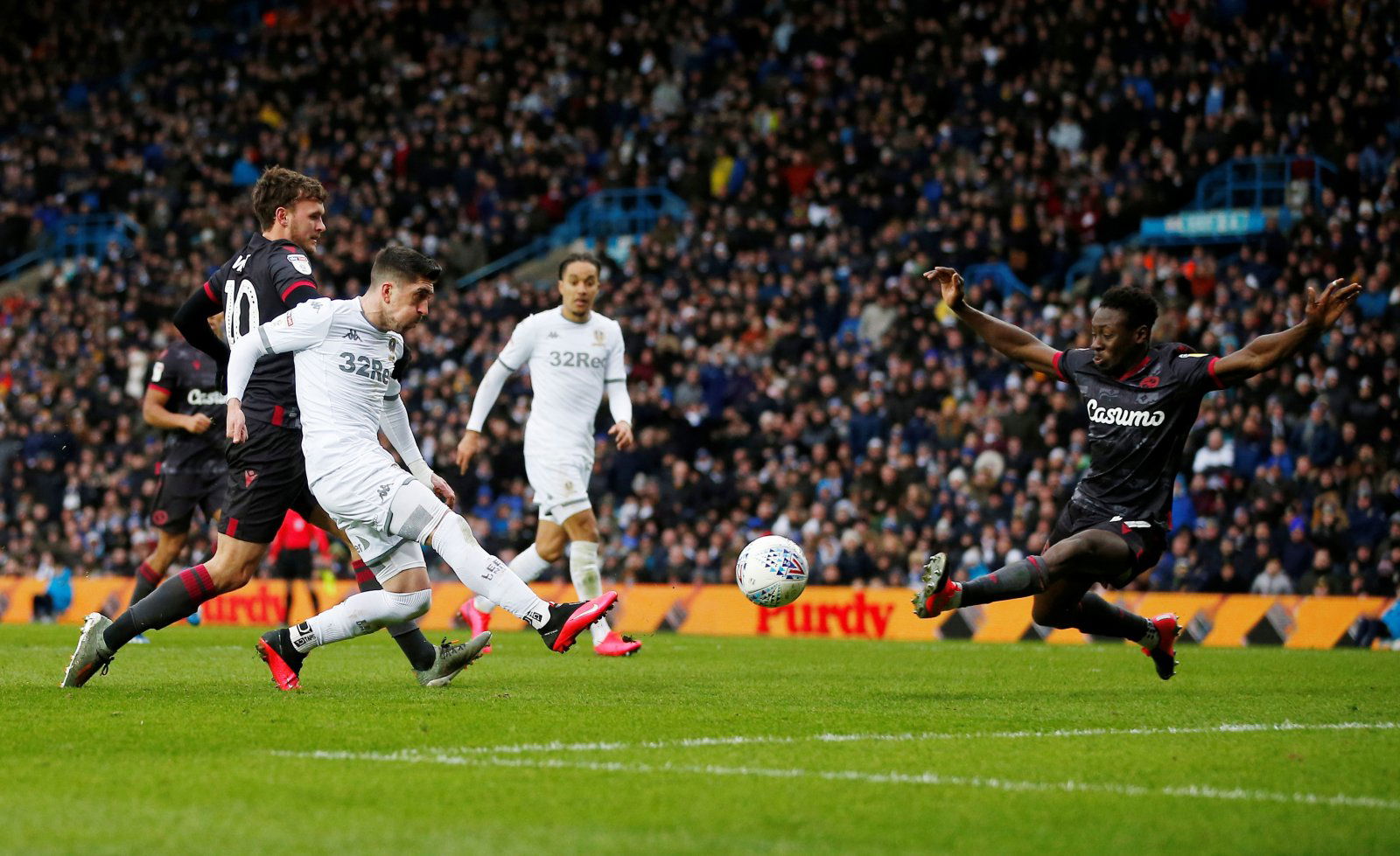 Leeds United: Fans lavish Pablo Hernandez with praise after performance in win over Reading