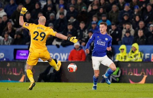 Aston Villa: Fans blast Pepe Reina for error against Leicester City