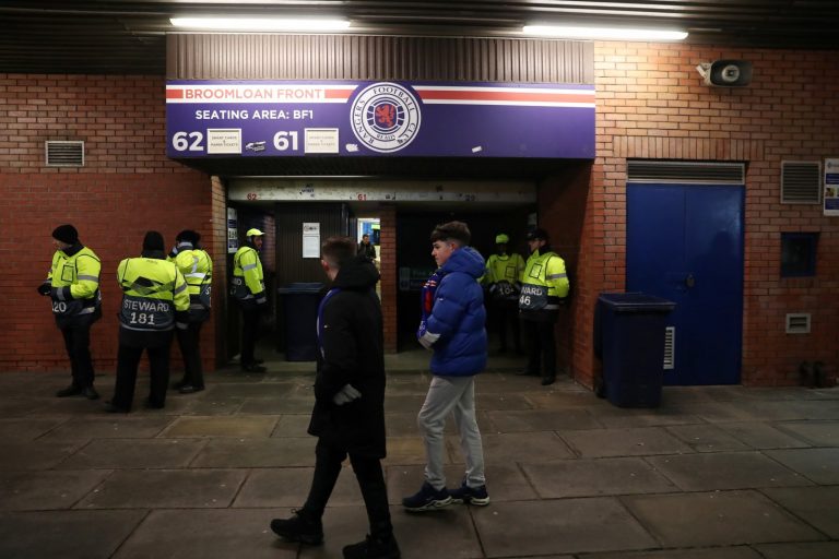 Glasgow Rangers: Noel Whelan says Gers should not sign new centre-back