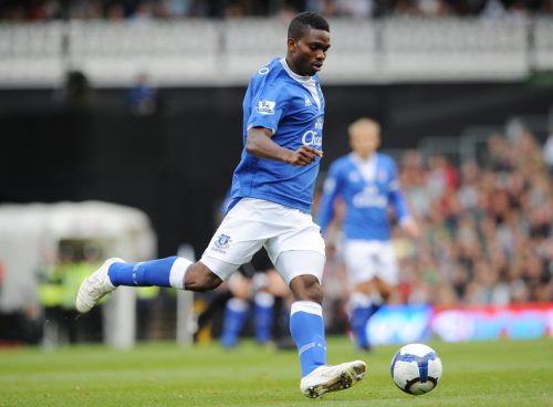 Joseph Yobo running with the ball
