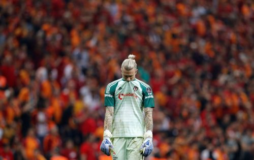 liverpool-fans-karius-training