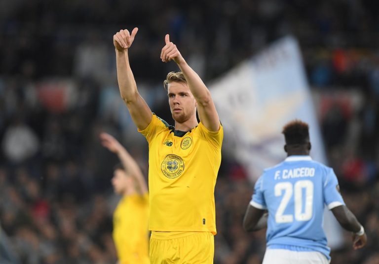 Ajer Celtic thumbs up