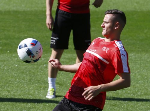 Everton: Fans slam Shani Tarashaj as his contract is terminated