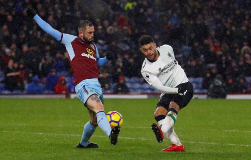 burnley-steven-defour-dyche-return