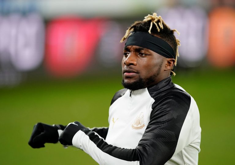 allan-saint-maximin-warms-up-for-newcaslte