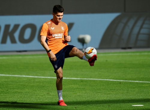 ianis-hagi-warming-up