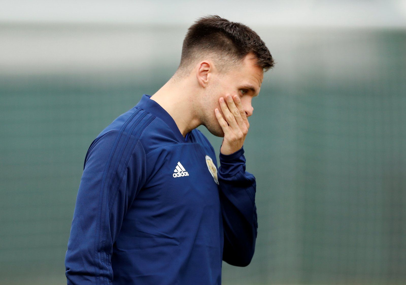 lawrence-shankland-in-training-with-scotland