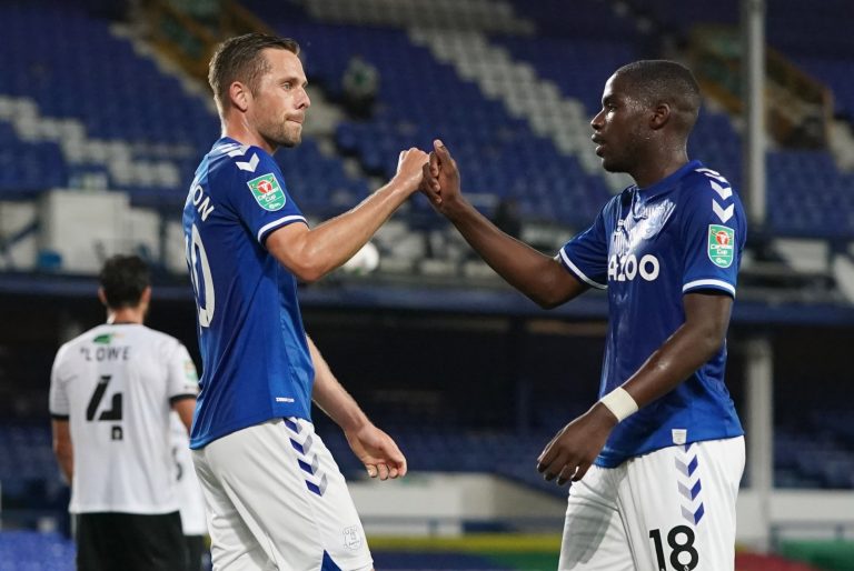 Everton: Fans flock to Niels Nkounkou training photo