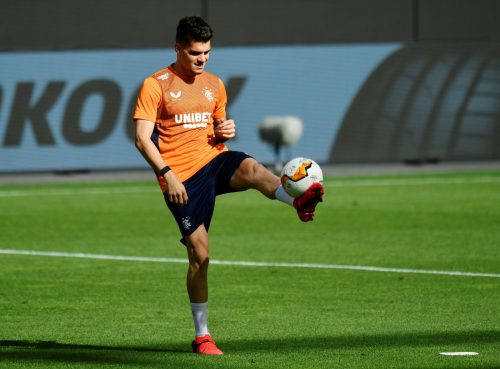 ianis-hagi-warms-up