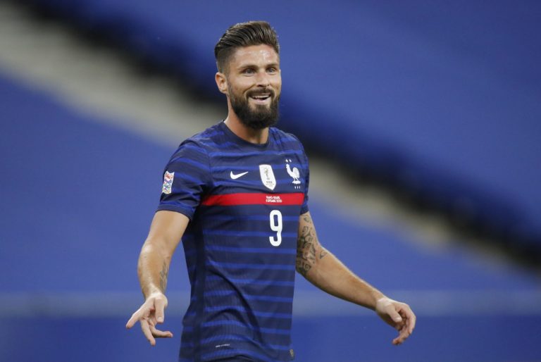 olivier-giroud-celebrates-for-france