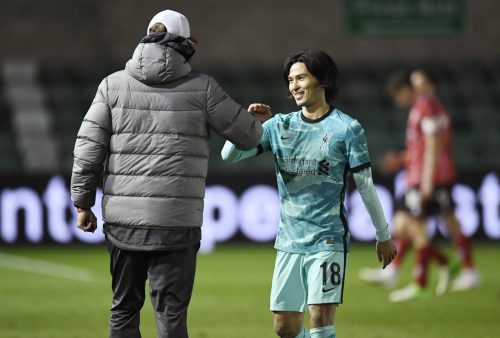 takumi-minamino-celebrates-with-jurgen-klopp