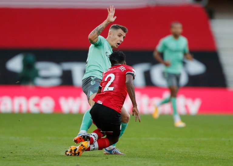 lucas-digne-red-card-southampton