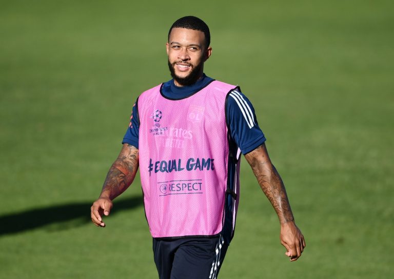 memphis-depay-in-training-with-lyon