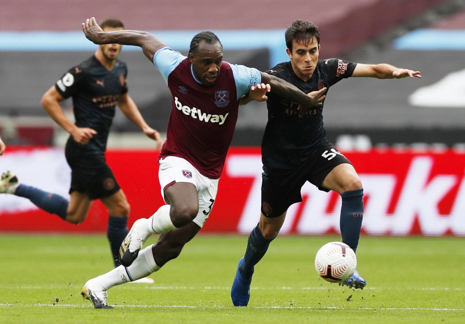 West Ham United: Fans react as ExWHUemployee provides injury update on Michail Antonio - Premier League