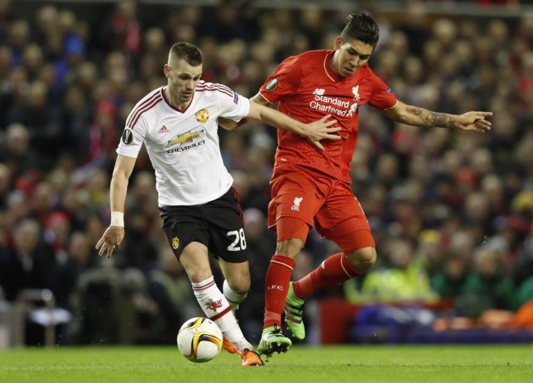 morgan-schneiderlin-in-action-for-manchester-united