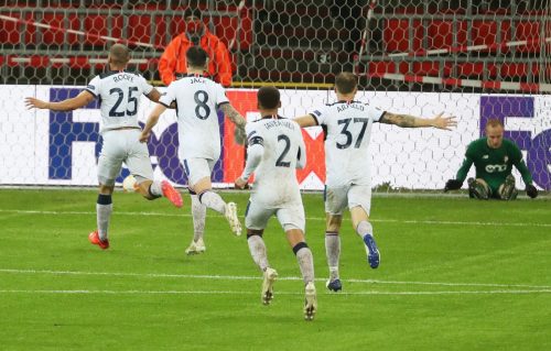 rangers-players-celebrate-the-goal-from-kemar-roofe-vs-standard-liege