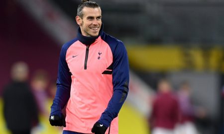 gareth bale warms up for spurs against burnley