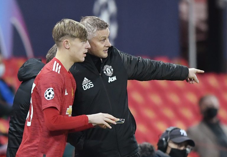 Manchester United: Fans slam Ole Gunnar Solskjaer decision to take Alex Telles off