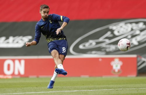 harry-winks-warms-up-for-tottenham