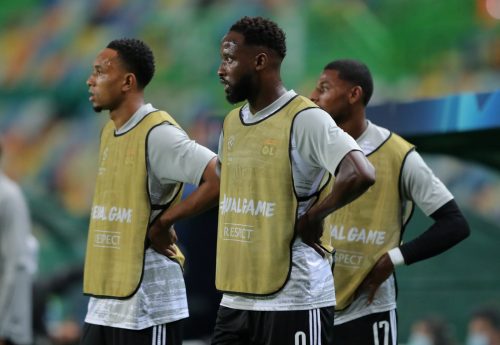 moussa-dembele-warms-up-at-lyon