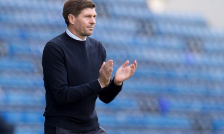steven-gerrard-claps-vs-st-mirren