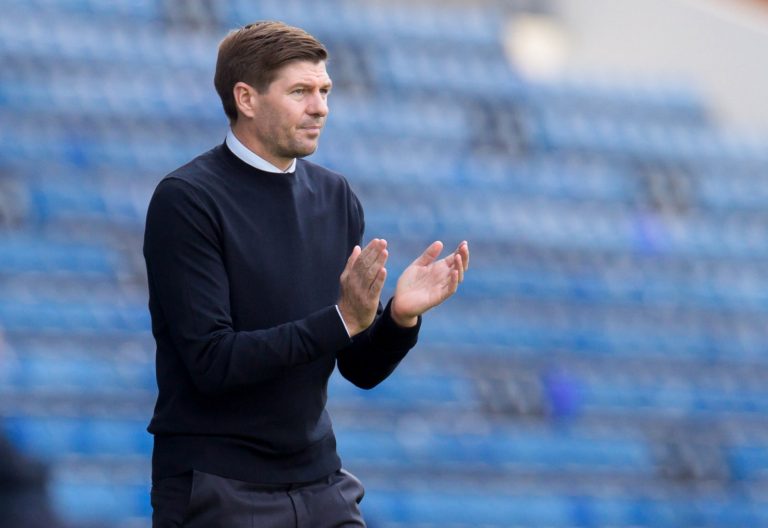 steven-gerrard-claps-vs-st-mirren