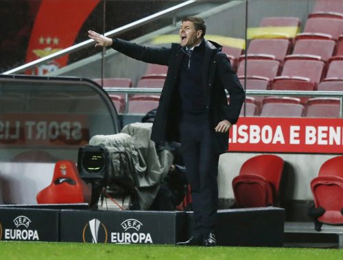 steven-gerrard-on-the-touchline-vs-benfica