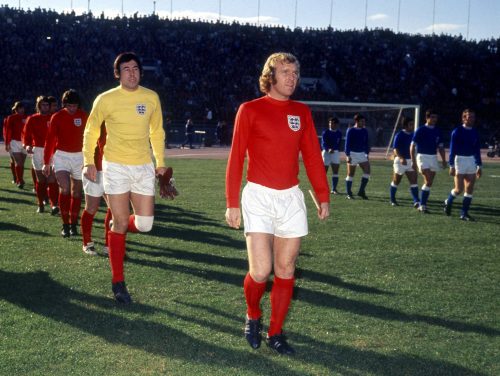 david gold confirms bobby moore statue outside west ham
