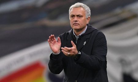 jose mourinho dishing out instructions for spurs