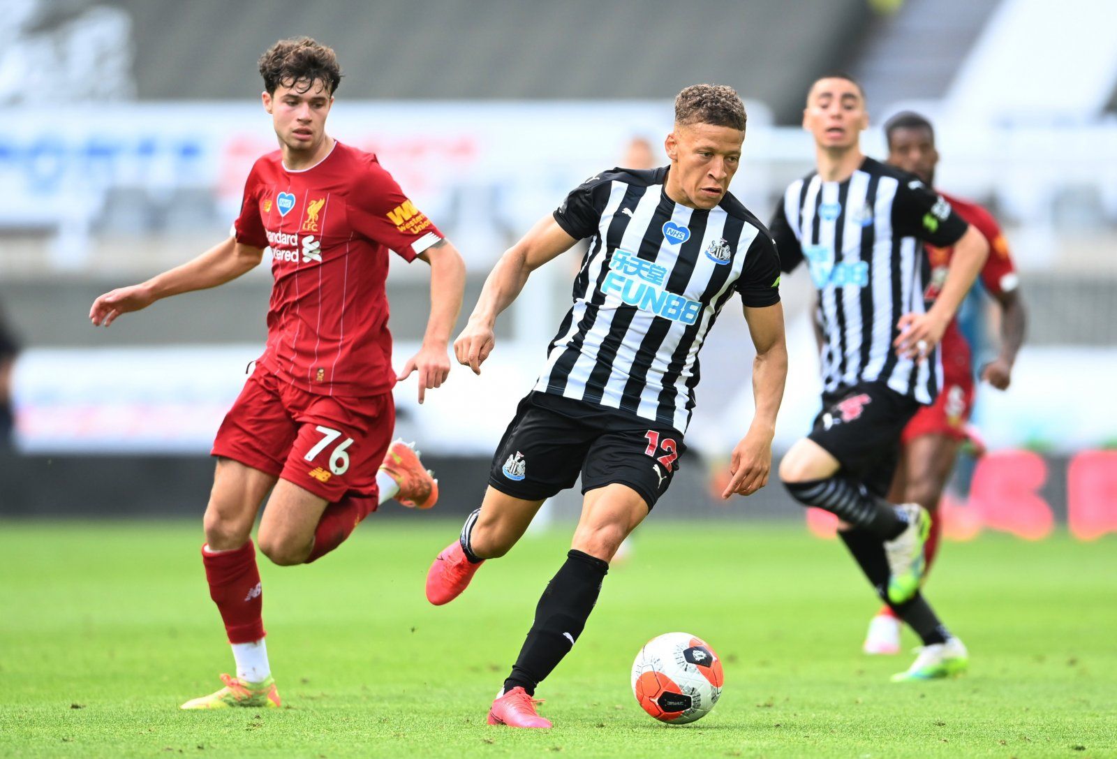 Newcastle United: Phillips issues Gayle future claim -Newcastle United
