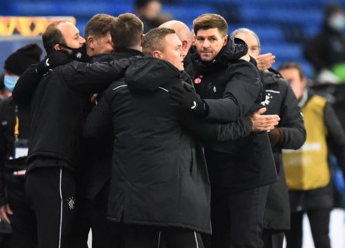 steven-gerrard-with-his-staff-after-the-win-over-standard-liege