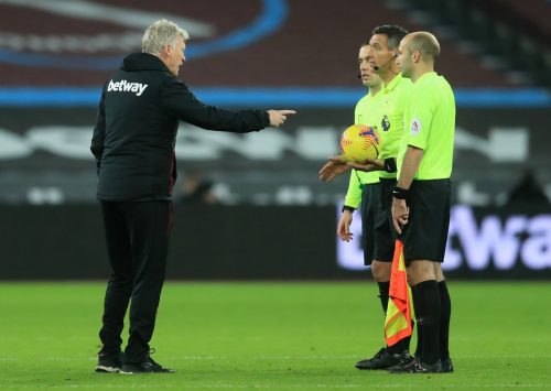 david moyes confronts officials after man united loss