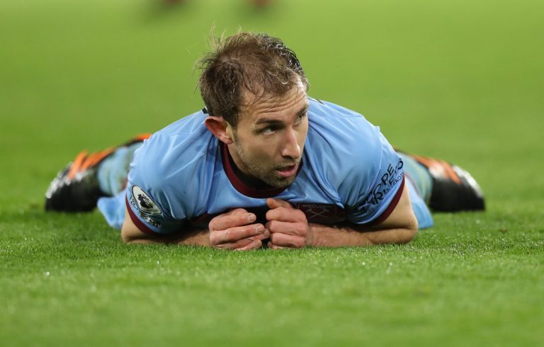 West Ham: Injury expert suggests rest for Craig Dawson