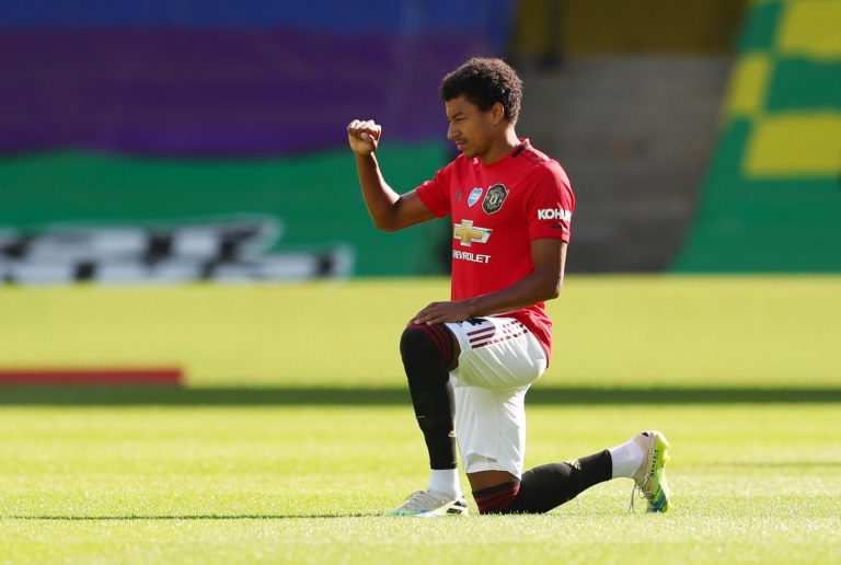 jesse-lingard-takes-a-knee
