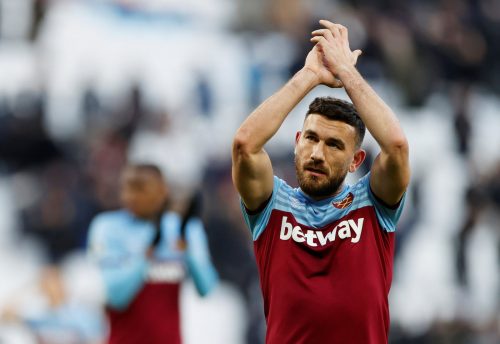 robert-snodgrass-applauds-the-fans