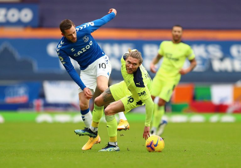 Everton: Toffees hammer Gylfi Sigurdsson