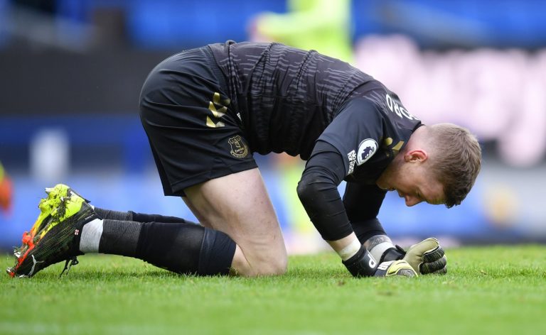 Everton: Fans bemoan Jordan Pickford injury