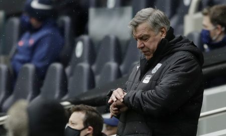 sam-allardyce-looks-at-his-watch
