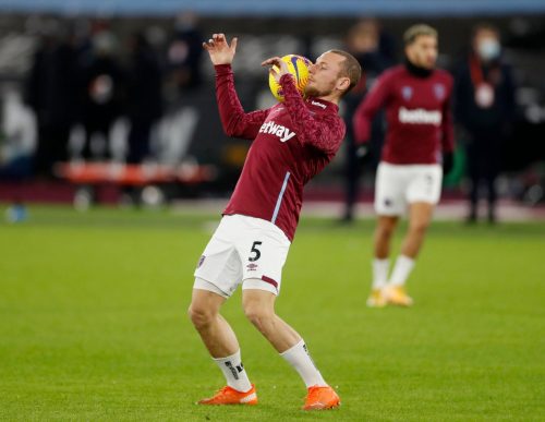 vladimir-coufal-warming-up-at-west-ham