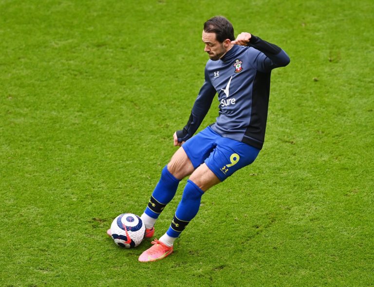 danny-ings-warming-up