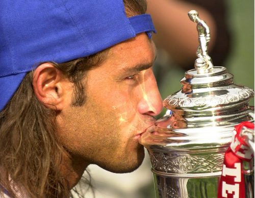 lorenzo-amoruso-winning-a-trophy