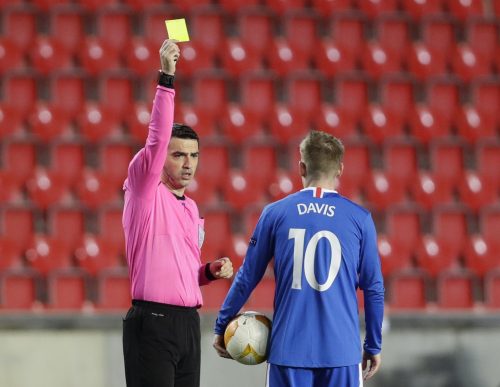 steven-davis-gets-booked-vs-slavia-prague