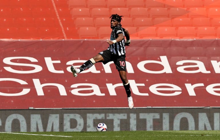 Exclusive: Steve Howey urges Allan Saint-Maximin to stay at Newcastle