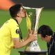 gerard-moreno-kisses-the-europa-league-trophy