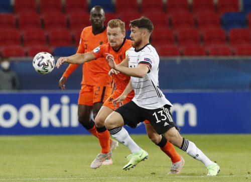 salih-ozcan-in-action-vs-the-netherlands